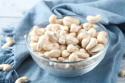 Image W280 Whole Cashew Nuts, Packaging Size : 10 Kg